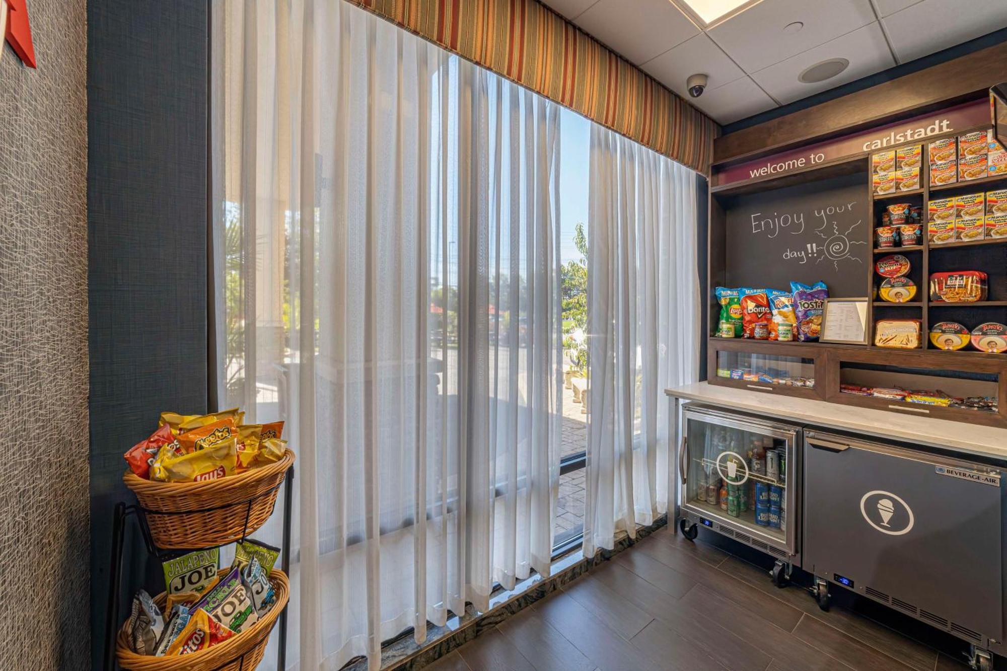 Hampton Inn Carlstadt At The Meadowlands Exteriör bild